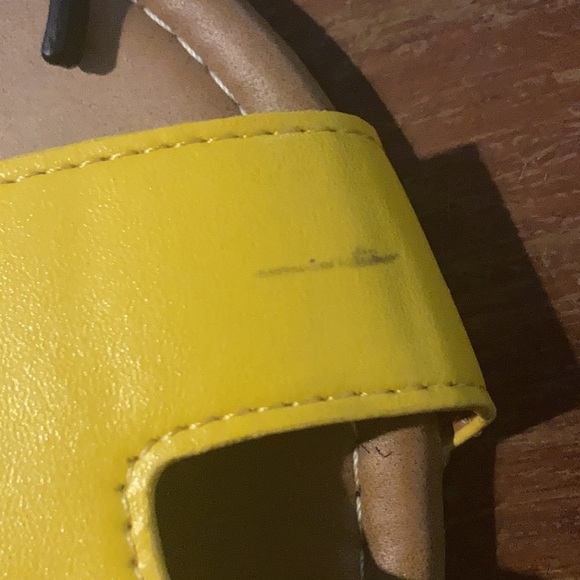 Rue21 women’s yellow sandals - Picture 4 of 5